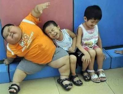 3岁男童每晚睡前补营养,体重仅21斤的背后 3岁男童每晚睡前补营养,体重仅21斤的背后